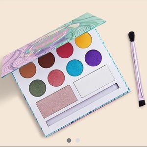 Moods eyeshadow palette by Laura Sanchez